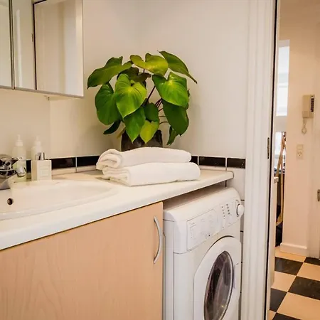 Beautiful 1-bedroom In Great Location! *